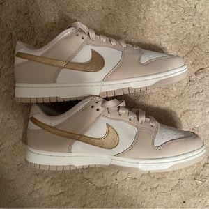 Nike Women’s Dunks Low Size 9.5